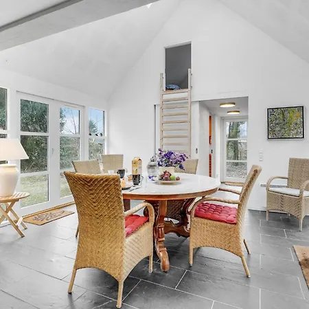 Holiday home Gorgeous In Vaeggerlose With Kitchen *